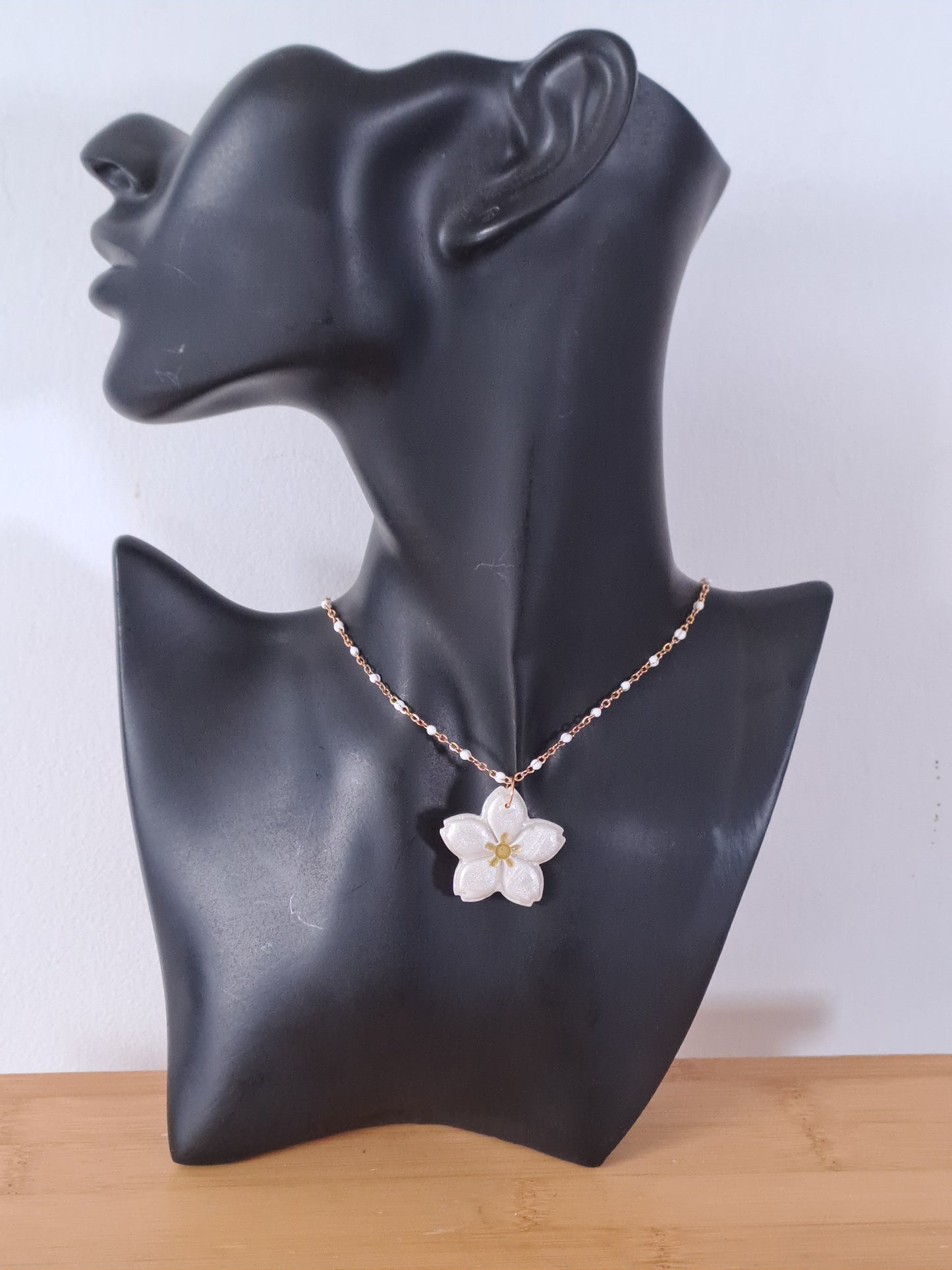 Collier Éclosion- blanc nacré