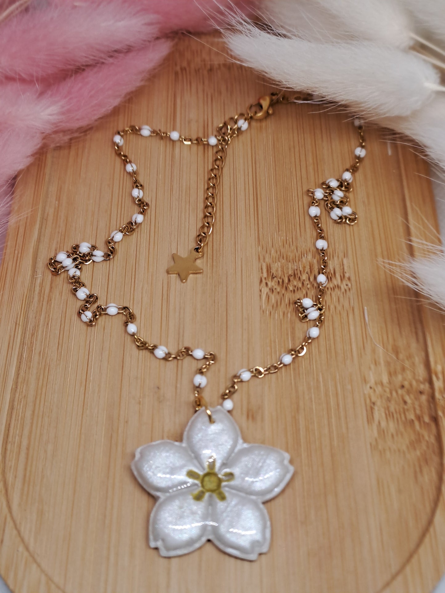 Collier Éclosion- blanc nacré