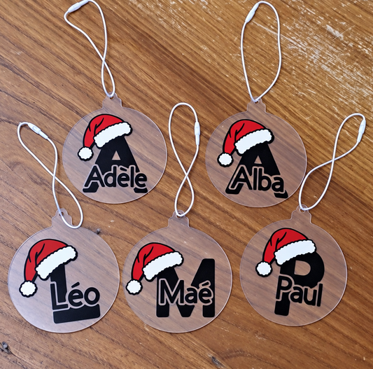 Boule de Noël personnalisée – Prénom & bonnet de Père Noël