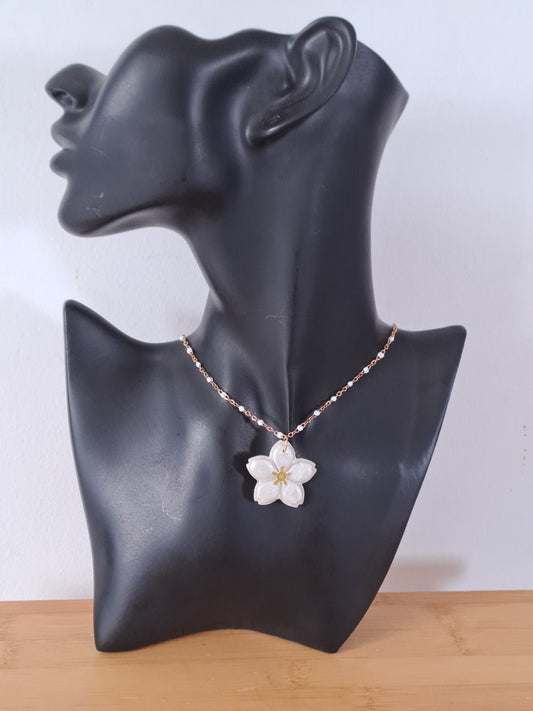 Collier Éclosion- blanc nacré