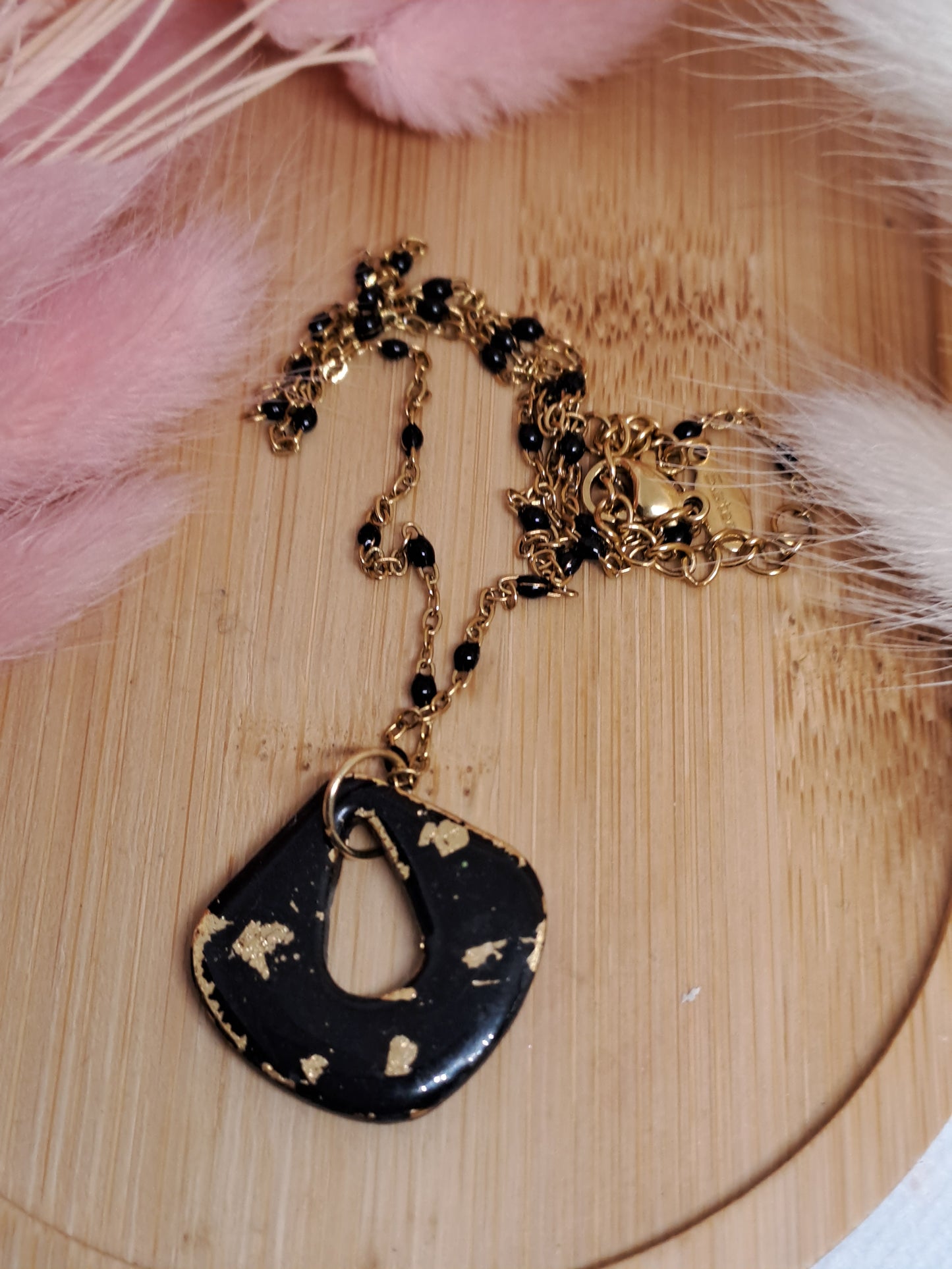 Collier Nora - Noir & Feuille d'or