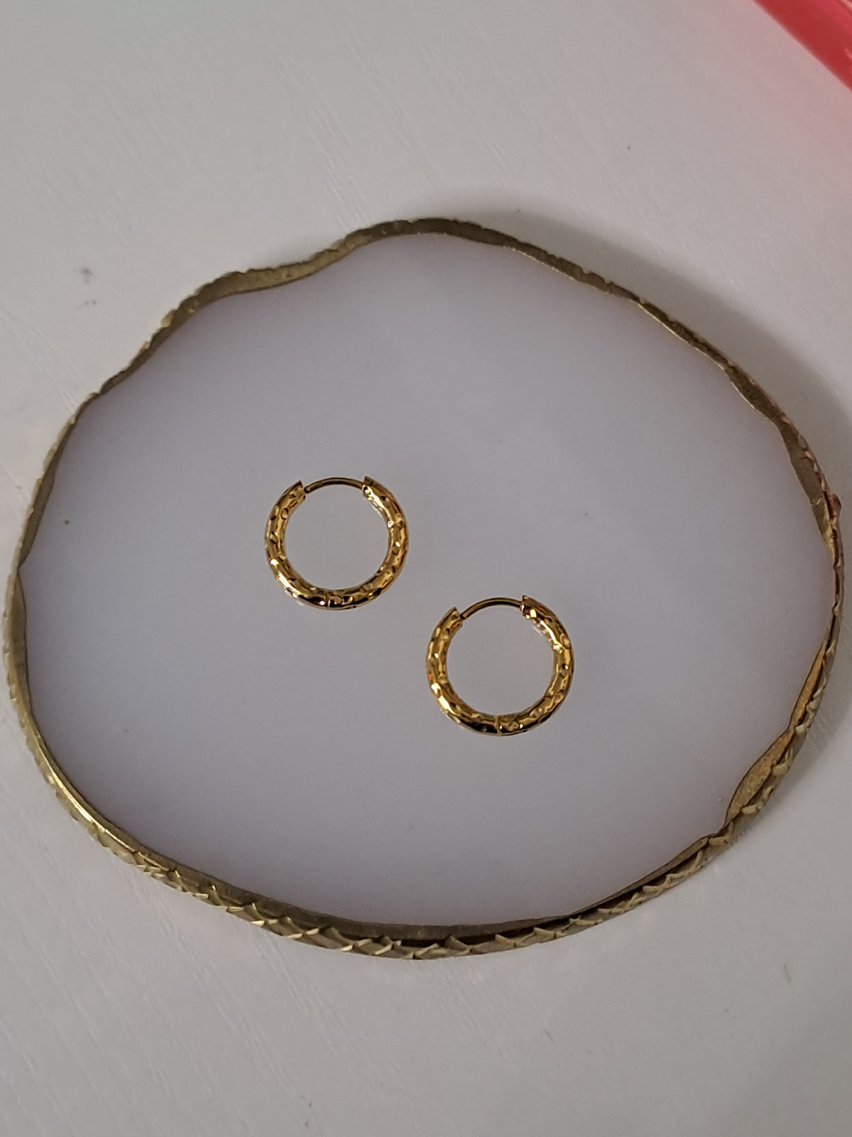 Créoles martelées dorées - 17 mm