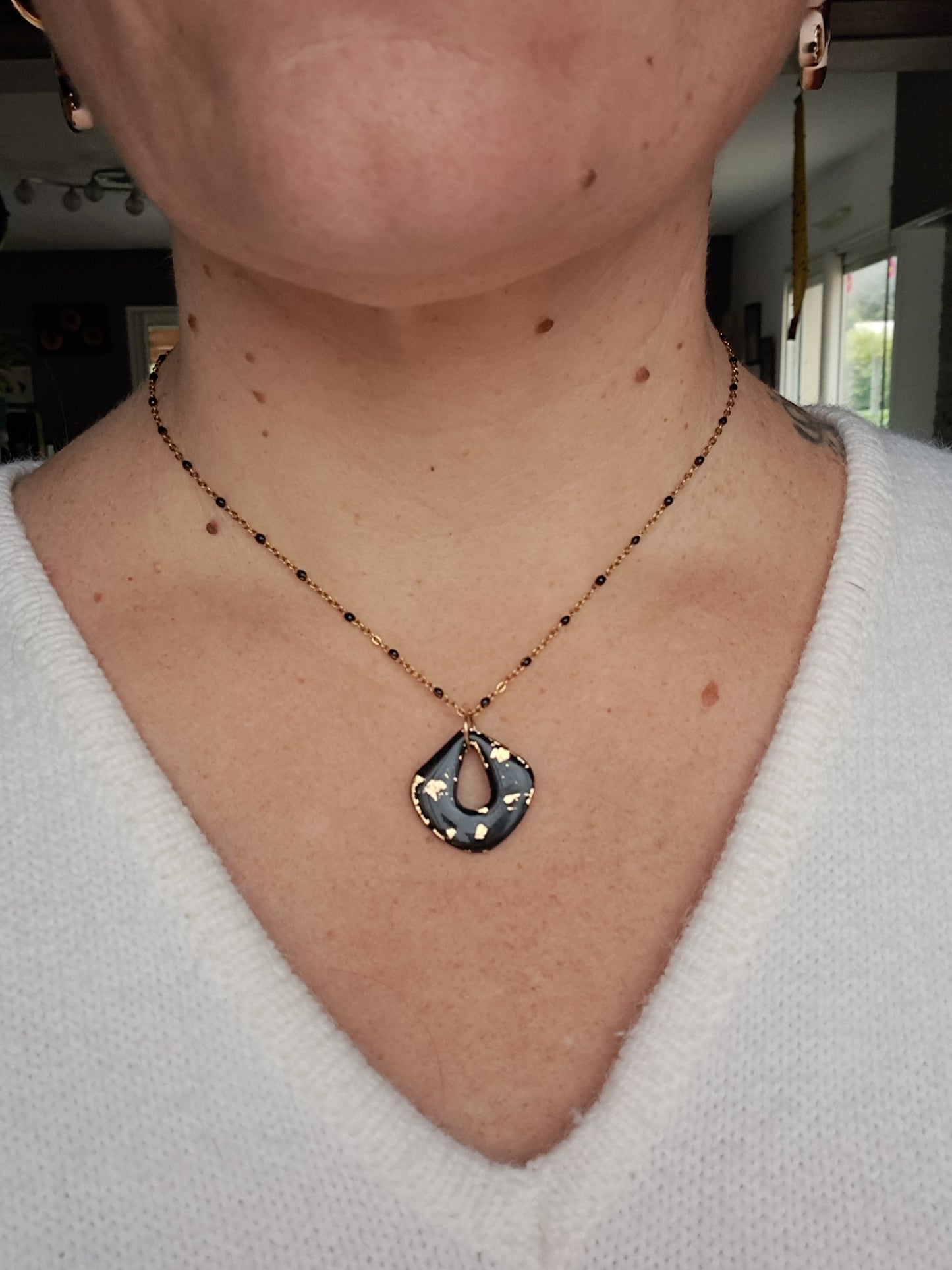 Collier Nora - Noir & Feuille d'or