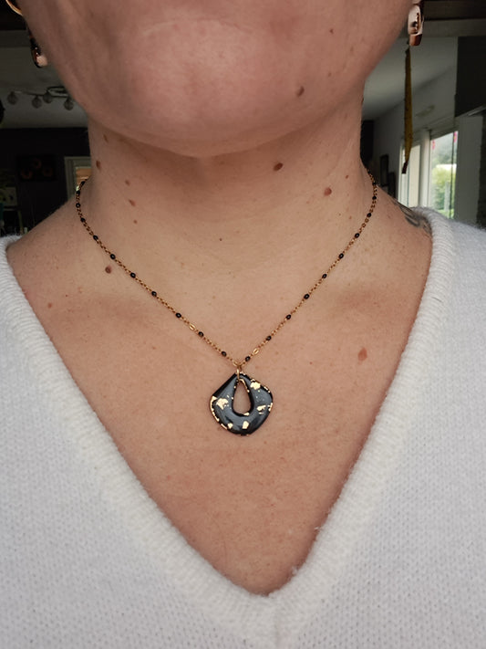 Collier Nora - Noir & Feuille d'or